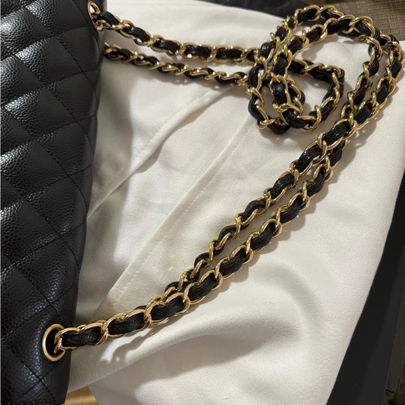 BNWB CHANEL CLASSIC DOUBLE FLAP BAG IN CAVIAR
12х9 SIZE - Picture 8 of 8